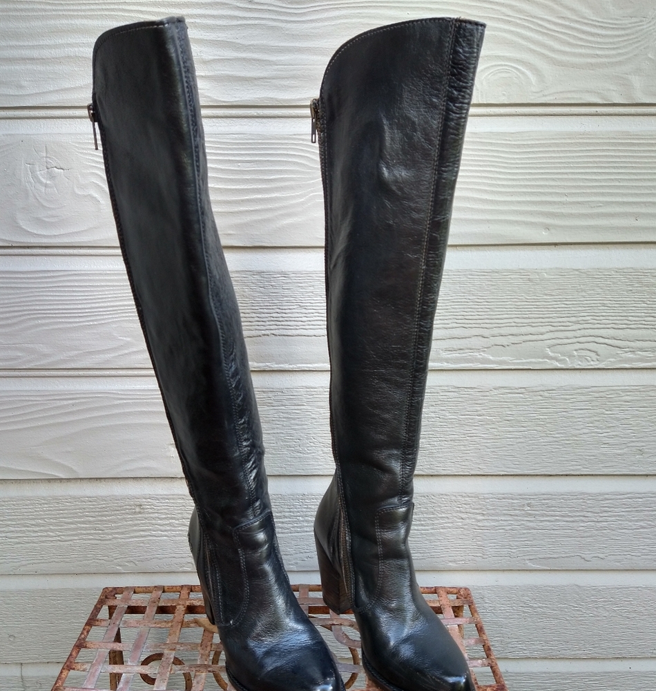 Bed Stu over knee boot